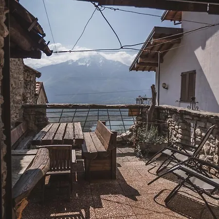 Montemezzo Le In Pietra Vista Сasa de vacaciones Gera Lario