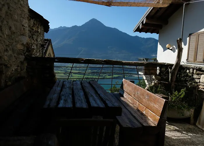 Montemezzo Le In Pietra Vista Gera Lario