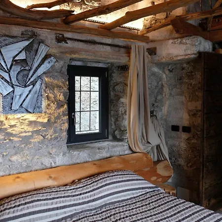 Montemezzo Le In Pietra Vista Hébergement de vacances *