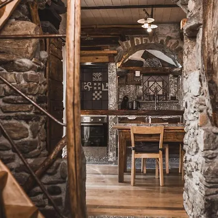 Montemezzo Le In Pietra Vista Hébergement de vacances *