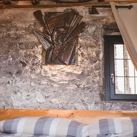 Montemezzo Le In Pietra Vista Hébergement de vacances *